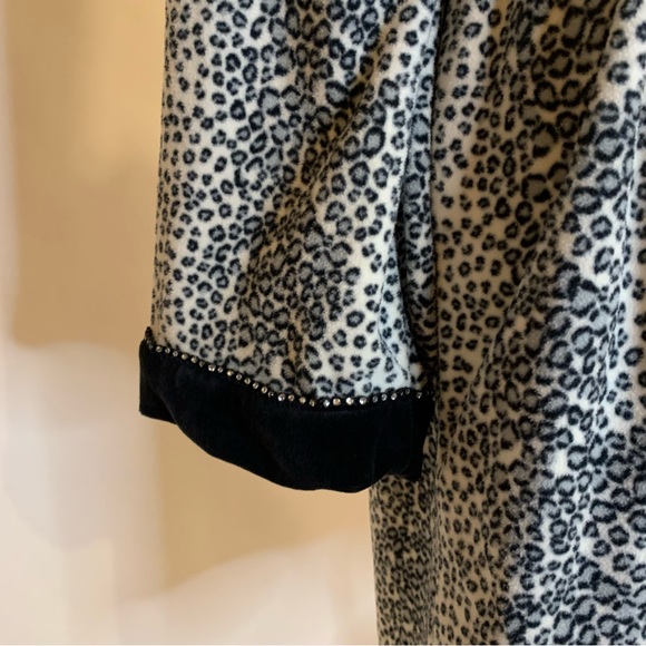 French Kitty Long Sleeved Robe with Waist Tie Size Large - Picture 12 of 16